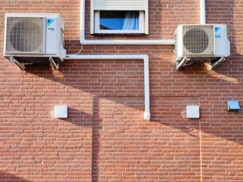 Praktijkbeeld bij Condensafvoer bij split airco: veelgemaakte fouten, signalen en oplossingen