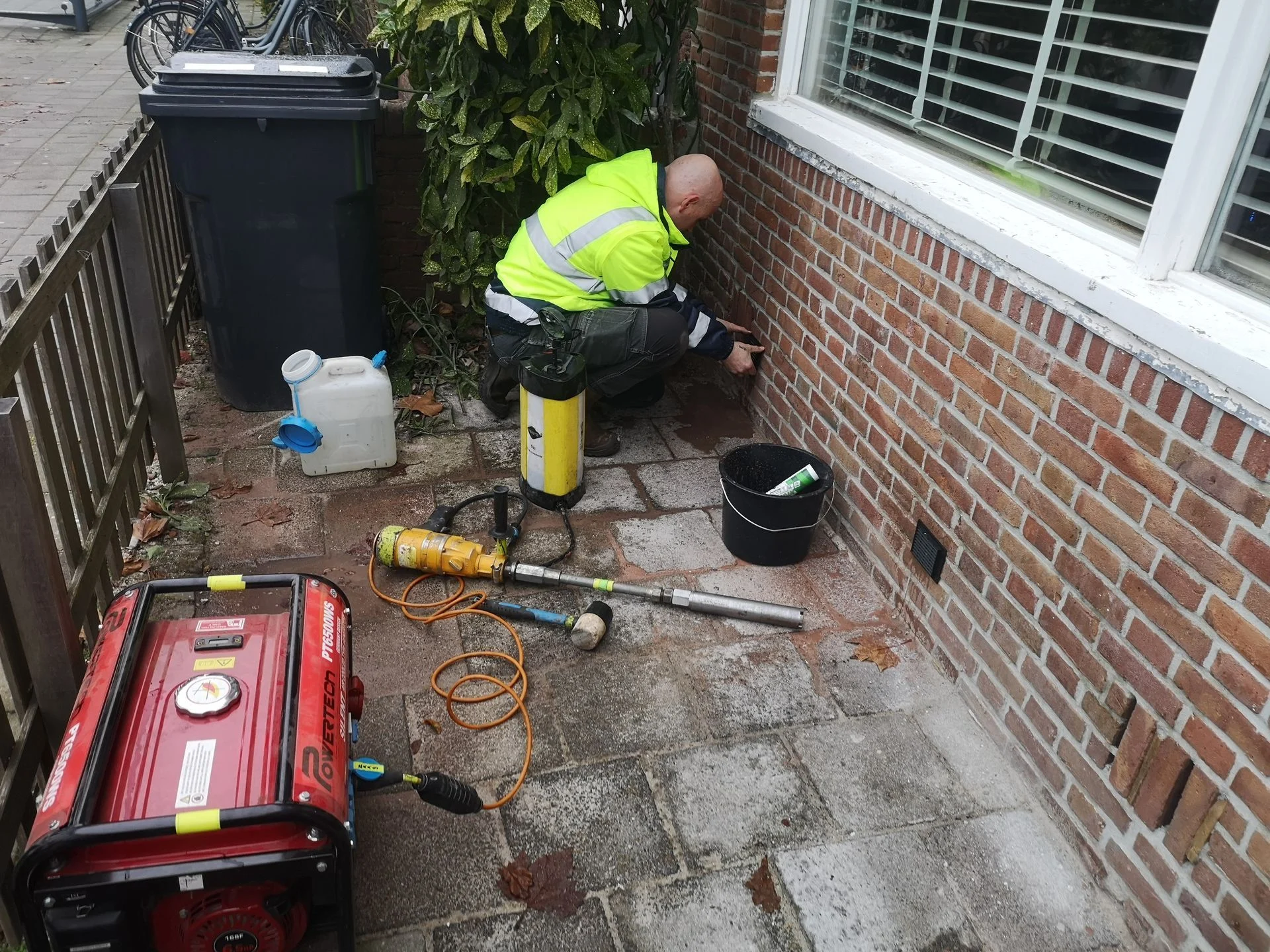 Praktijkbeeld bij Kruipruimte met hoge grondwaterstand: praktische uitleg, keuzes en voorbereiding