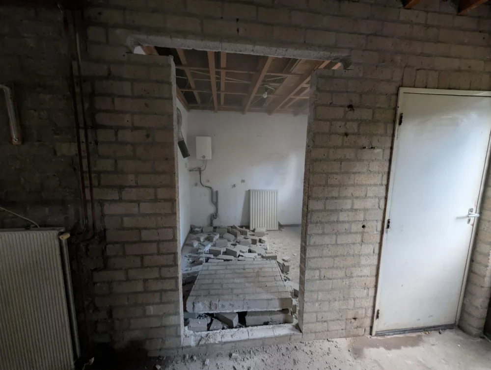 Praktijkbeeld bij Sparingen in betonvloer: praktische uitleg, keuzes en voorbereiding