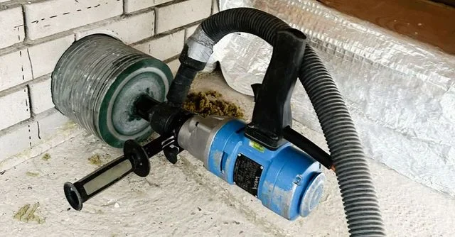 Praktijkbeeld bij Spouwmuur doorvoer afwerken: veelgemaakte fouten, signalen en oplossingen
