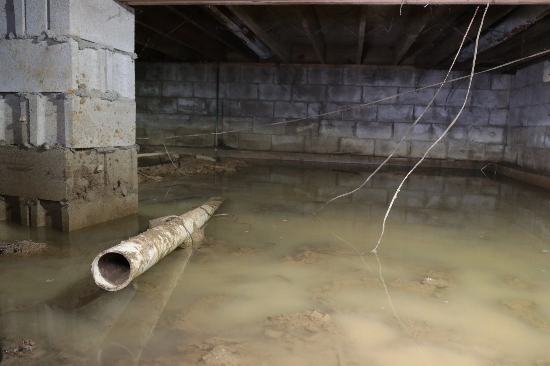 Praktijkbeeld bij Water in de kruipruimte: veelgemaakte fouten, signalen en oplossingen